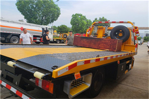 黄南附近拖车电话号码服务